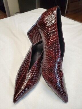 Burgundy Snakeskin Embossed Block Heel Pumps Pointed Toe V-Vamp Size 7.5
